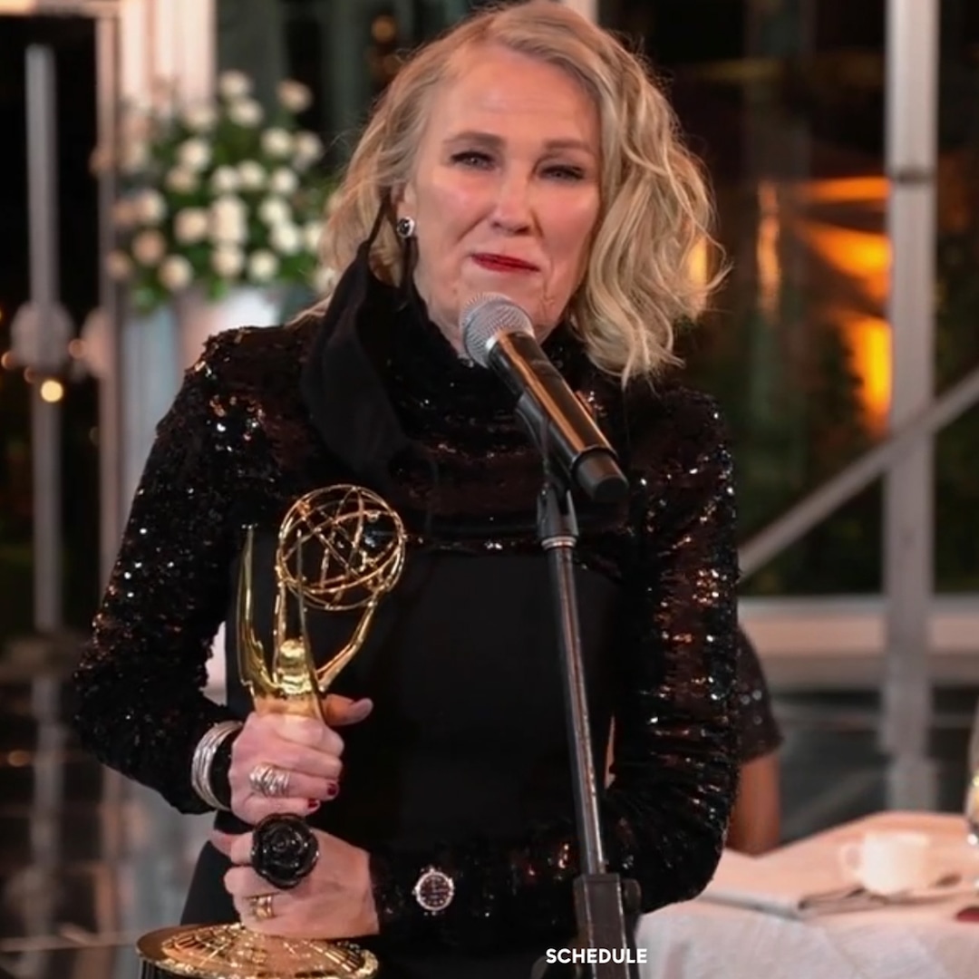 Catherine O'Hara Wins for Outstanding Lead Actress in Comedy Series - E